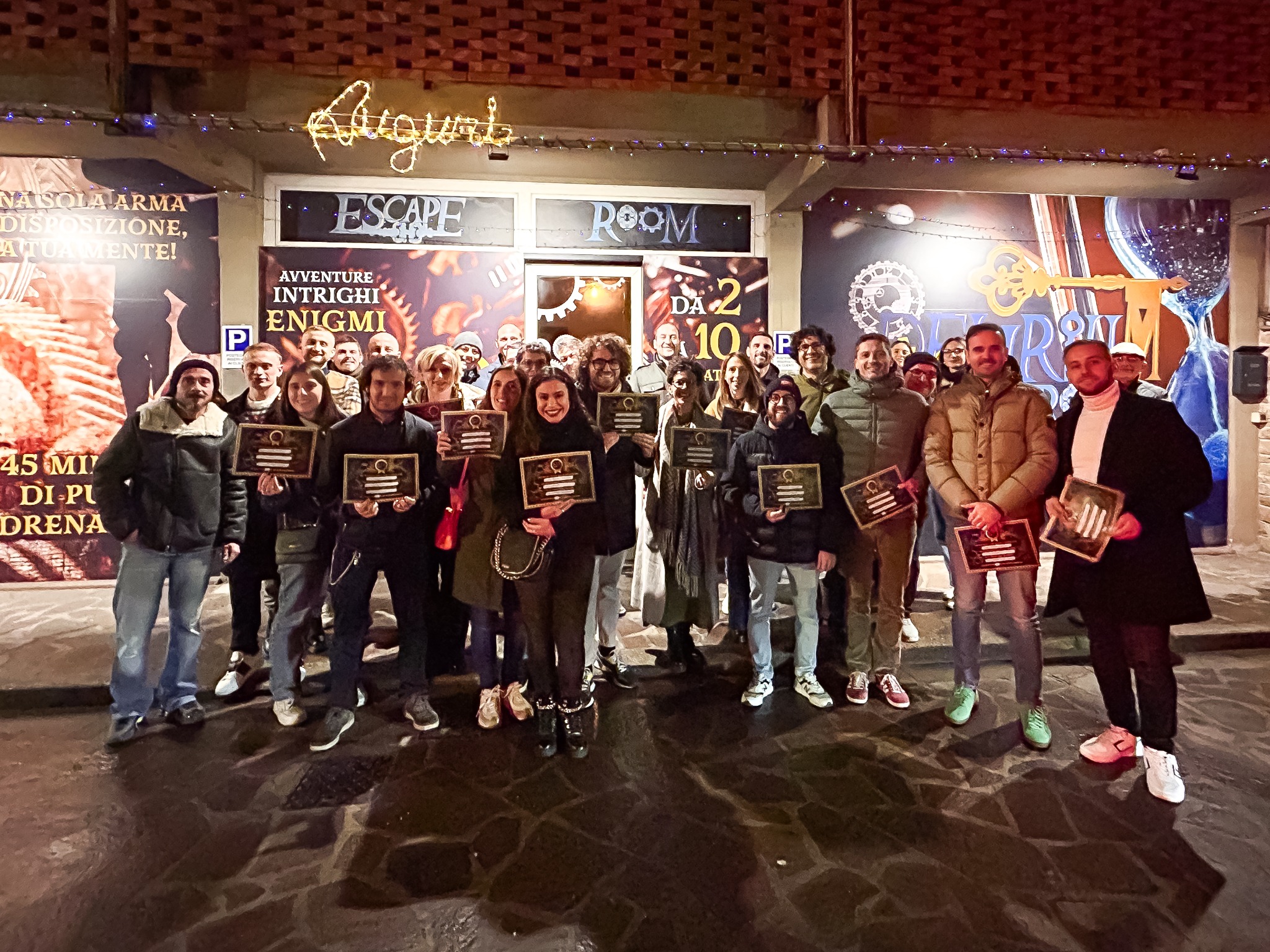 Il team ILT durante un’attività di team building in escape room
